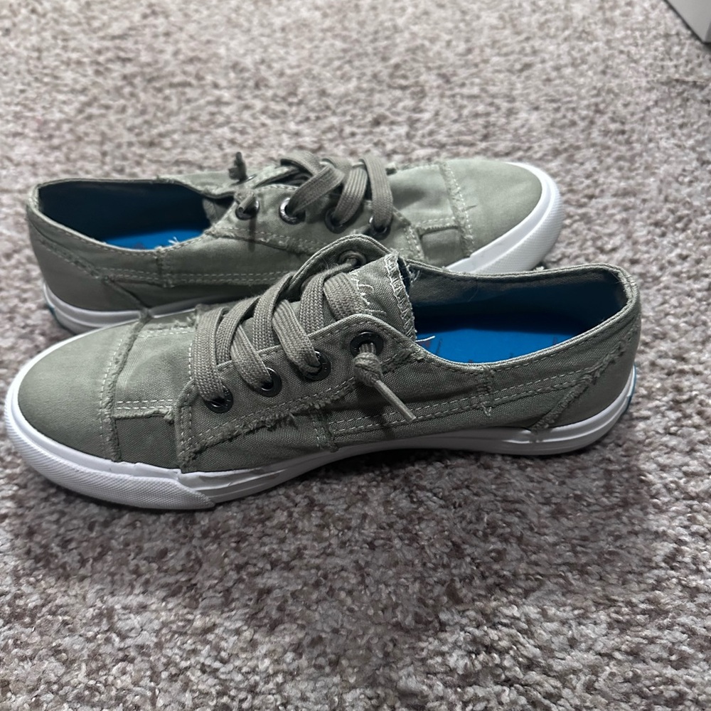 Women’s Casual Canvas Sneakers - Olive Green